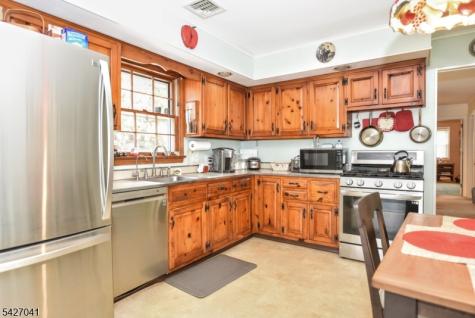 60 Highland Road Bloomingdale NJ 07403