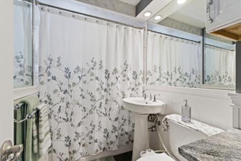 145 Canterbury Avenue North Arlington NJ 07031