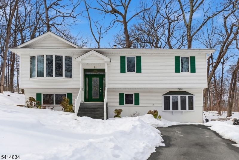 14 Marshall Trail Hopatcong NJ 07843