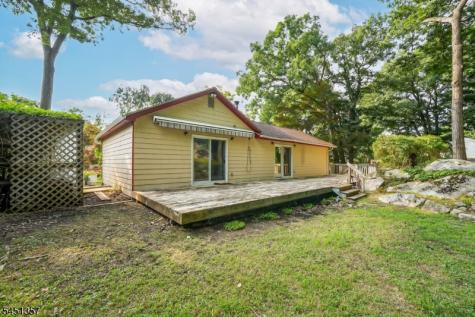 12 Coolidge Trail Hopatcong NJ 07843