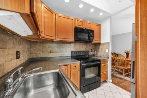 12 Coolidge Trail Hopatcong NJ 07843
