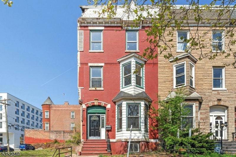 589 Drive Martin Luther King Jr Newark NJ 07102