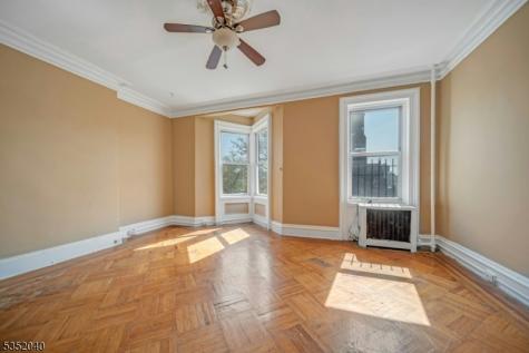 589 Drive Martin Luther King Jr Newark NJ 07102