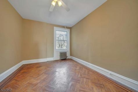589 Drive Martin Luther King Jr Newark NJ 07102