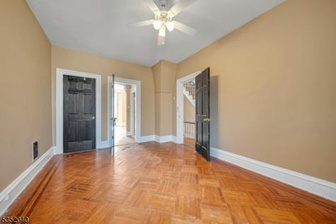 589 Drive Martin Luther King Jr Newark NJ 07102