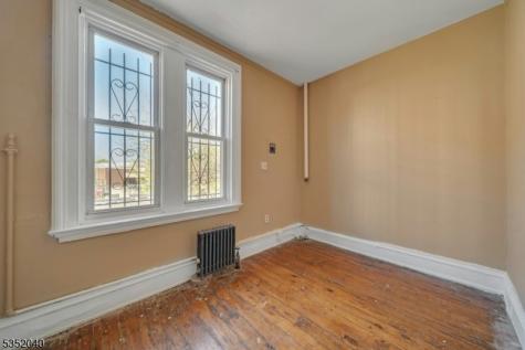 589 Drive Martin Luther King Jr Newark NJ 07102