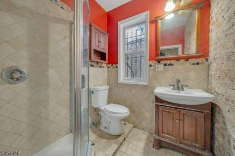 589 Drive Martin Luther King Jr Newark NJ 07102