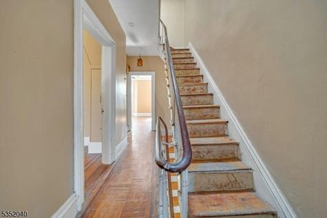 589 Drive Martin Luther King Jr Newark NJ 07102