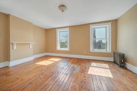 589 Drive Martin Luther King Jr Newark NJ 07102