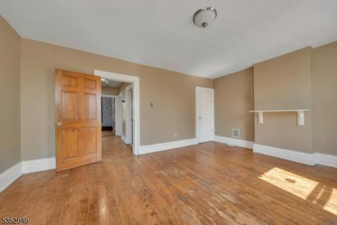 589 Drive Martin Luther King Jr Newark NJ 07102