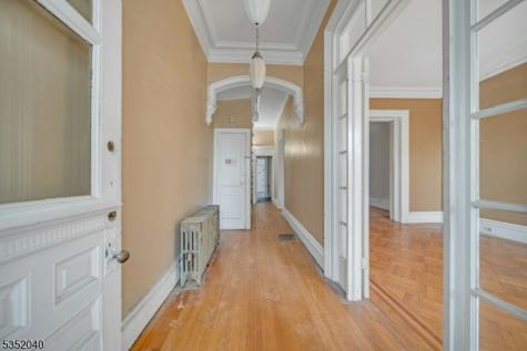 589 Drive Martin Luther King Jr Newark NJ 07102