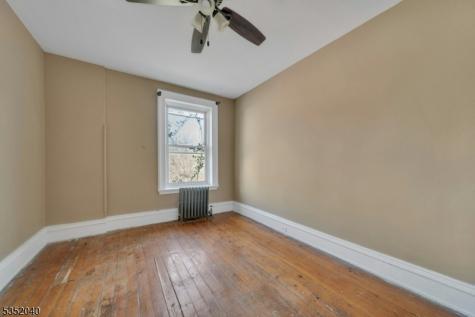 589 Drive Martin Luther King Jr Newark NJ 07102