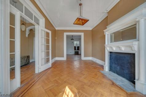 589 Drive Martin Luther King Jr Newark NJ 07102