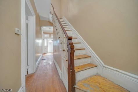 589 Drive Martin Luther King Jr Newark NJ 07102