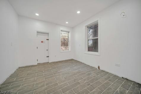 589 Drive Martin Luther King Jr Newark NJ 07102