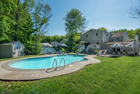 25 Meadow Drive Little Falls NJ 07424