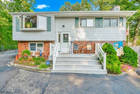 59 Shawnee Road Hopatcong NJ 07843