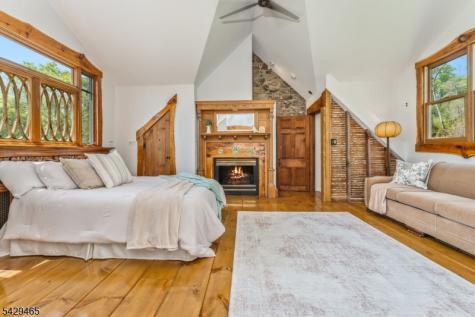 130 Shire Road Holland NJ 08848