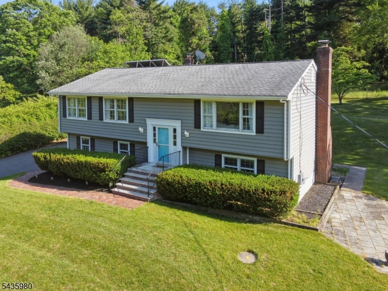 16 Old Mountain Road Clinton NJ 08833