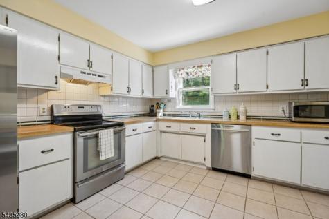 16 Old Mountain Road Clinton NJ 08833