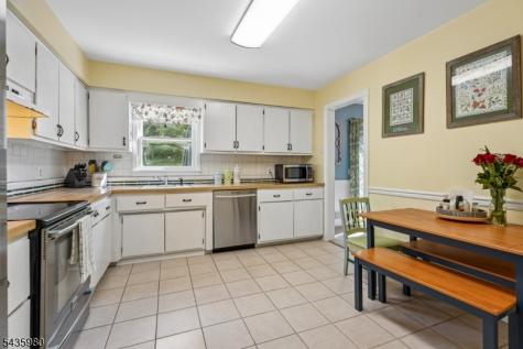 16 Old Mountain Road Clinton NJ 08833