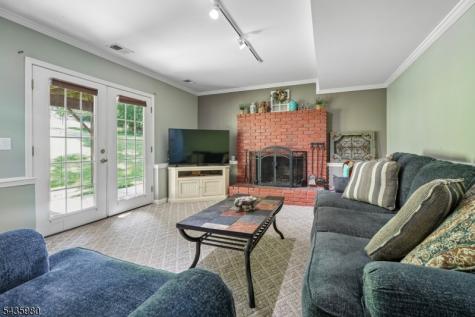 16 Old Mountain Road Clinton NJ 08833