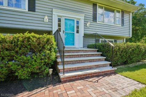 16 Old Mountain Road Clinton NJ 08833