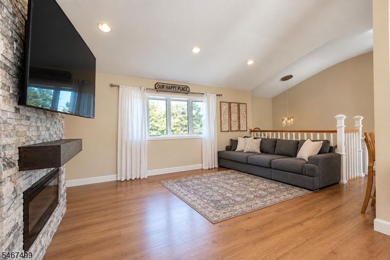 15 Foxwood Drive Franklin NJ 08873