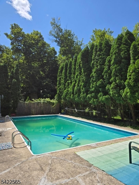 1 Pioneer Trail Jefferson NJ 07438