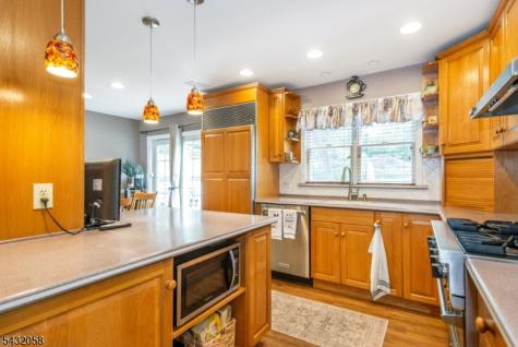 7 Mary Street Bloomingdale NJ 07403