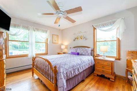 7 Mary Street Bloomingdale NJ 07403