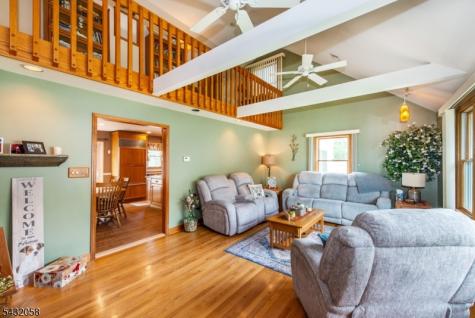 7 Mary Street Bloomingdale NJ 07403