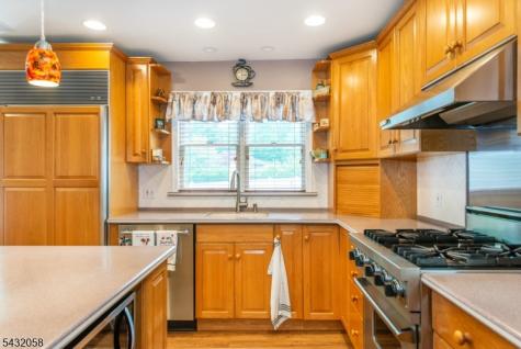 7 Mary Street Bloomingdale NJ 07403