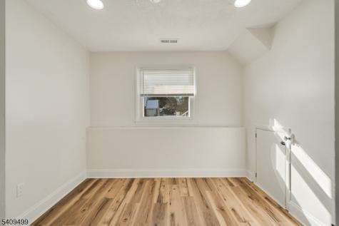 33 Sycamore Drive Burlington NJ 08016