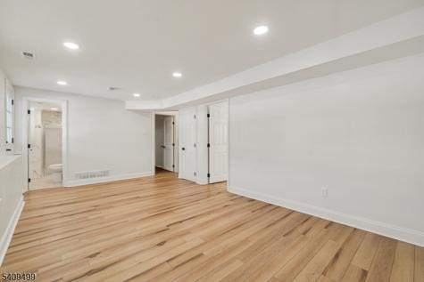 33 Sycamore Drive Burlington NJ 08016