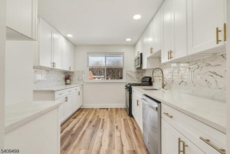 33 Sycamore Drive Burlington NJ 08016