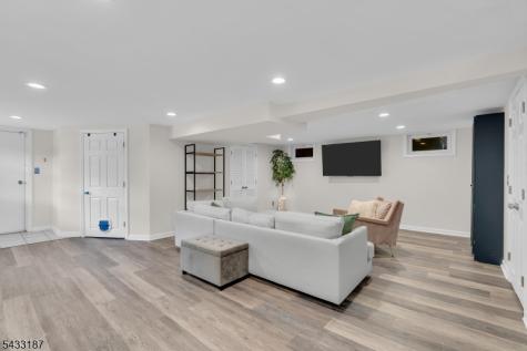 46 Rafkind Road Bloomingdale NJ 07403