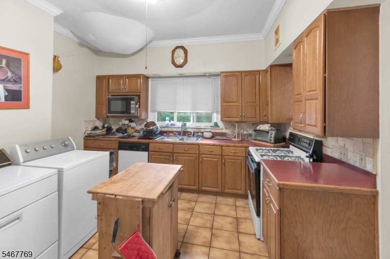 44 Oakland Terrace Newark NJ 07106