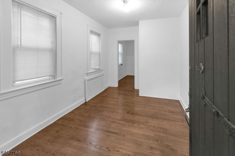 44 Oakland Terrace Newark NJ 07106