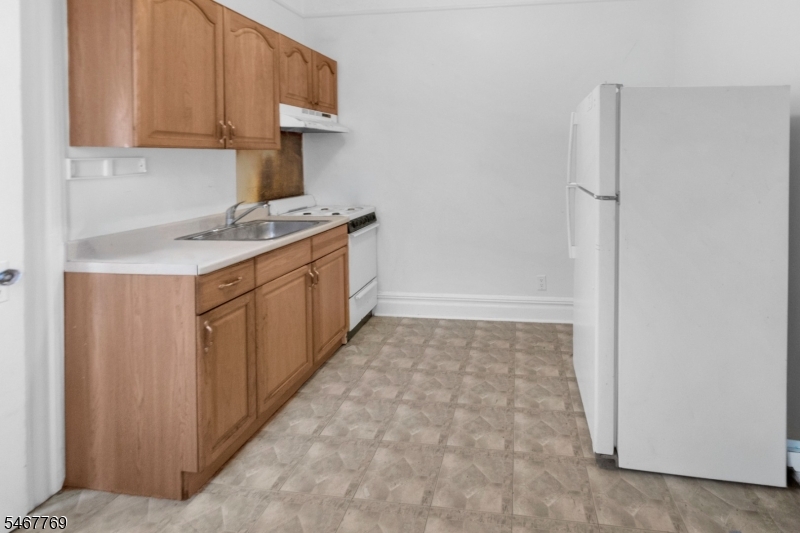 44 Oakland Terrace Newark NJ 07106