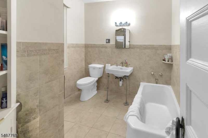 44 Oakland Terrace Newark NJ 07106