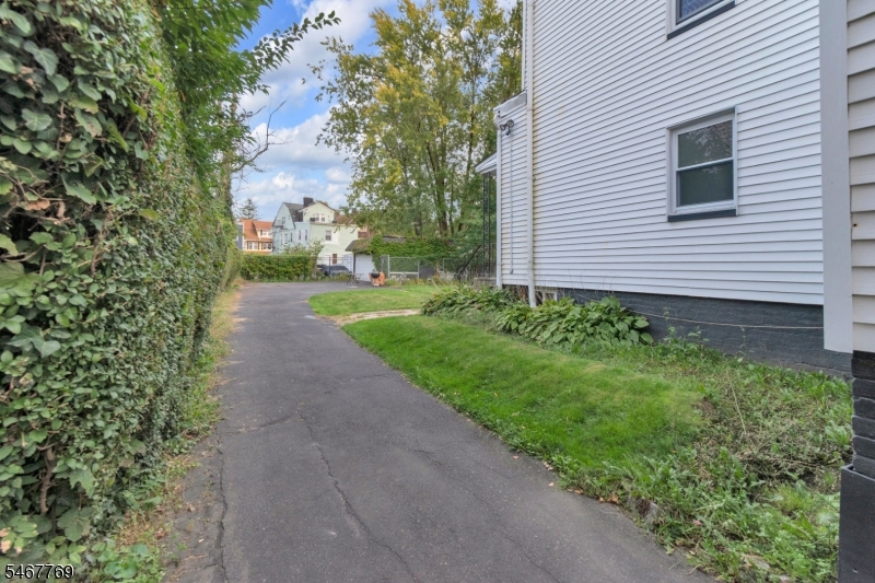 44 Oakland Terrace Newark NJ 07106