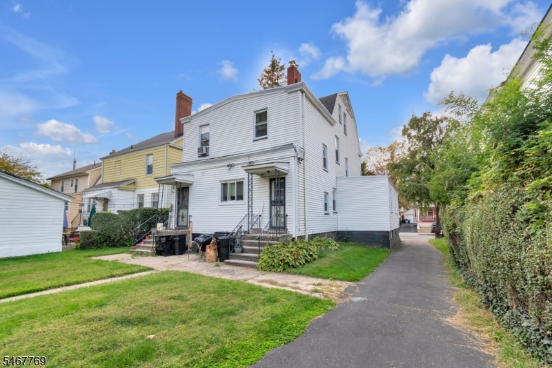 44 Oakland Terrace Newark NJ 07106