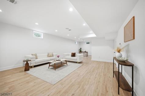 12 Locust Place Livingston NJ 07039
