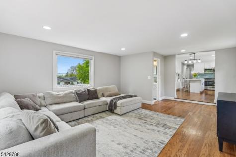 27 Dogwood Road Morris Plains NJ 07950