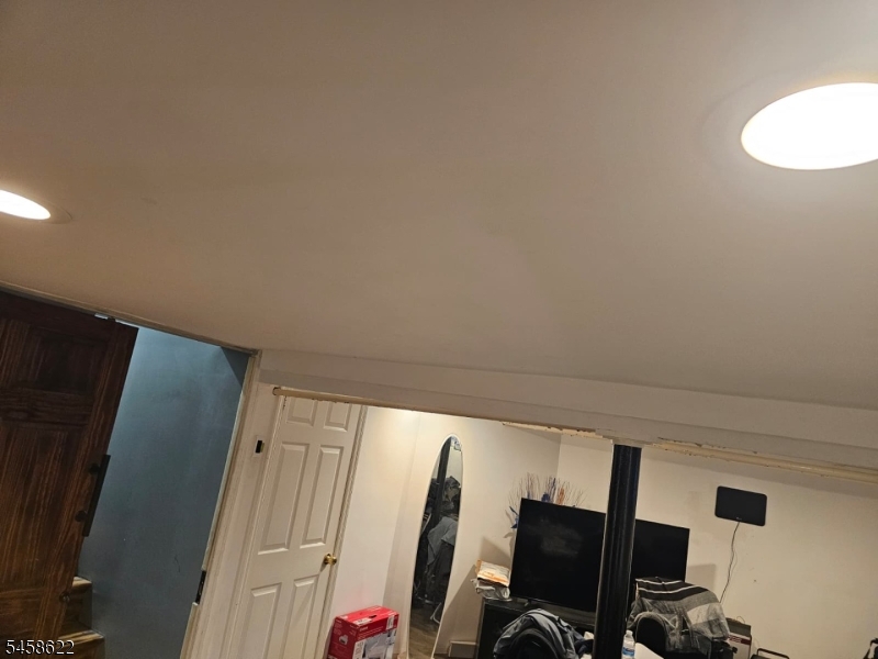86 Mead Street Newark NJ 07106