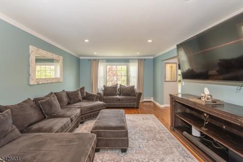 22 Elmwood Road Verona NJ 07044