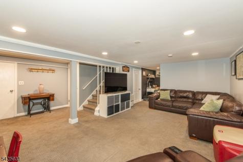 22 Elmwood Road Verona NJ 07044