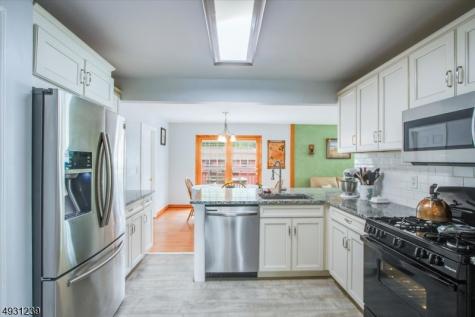 12 Mansfield Way Jefferson NJ 07438