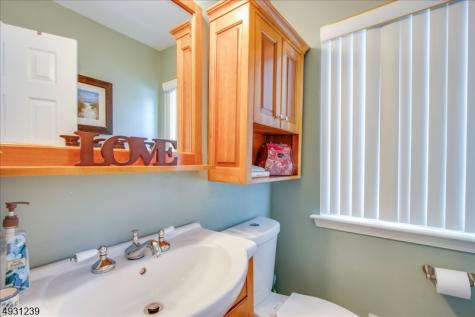 12 Mansfield Way Jefferson NJ 07438
